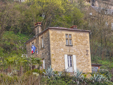 La mairie du village de Beynac-et-Cazenac