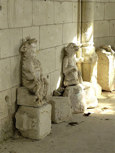 Statues Statues