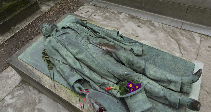 La tombe de Victor Noir au Cimetière du Père Lachaise - Paris, 20e