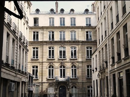Très bel immeuble ancien à Paris
