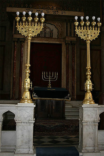 Intérieur de la synagogue