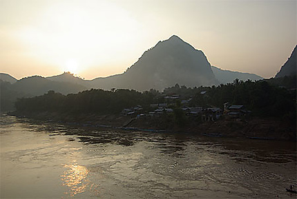 Créspuscule sur Nong Khiaw