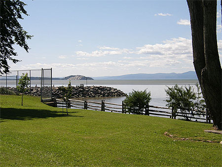Le quai de Notre Dame du Portage Le quai de Notre Dame du Portage