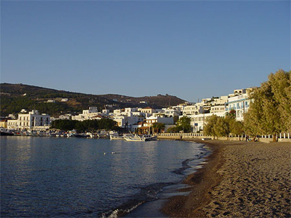 La plage de Skala