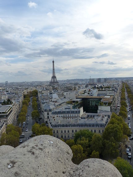 La Tour Eiffel en perspective vue de l'Arc