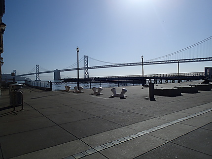 Le Bay Bridge de San Francisco