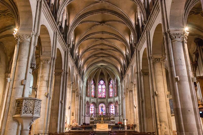 Besançon, Cathédrale St-Jean, La nef et le choeur