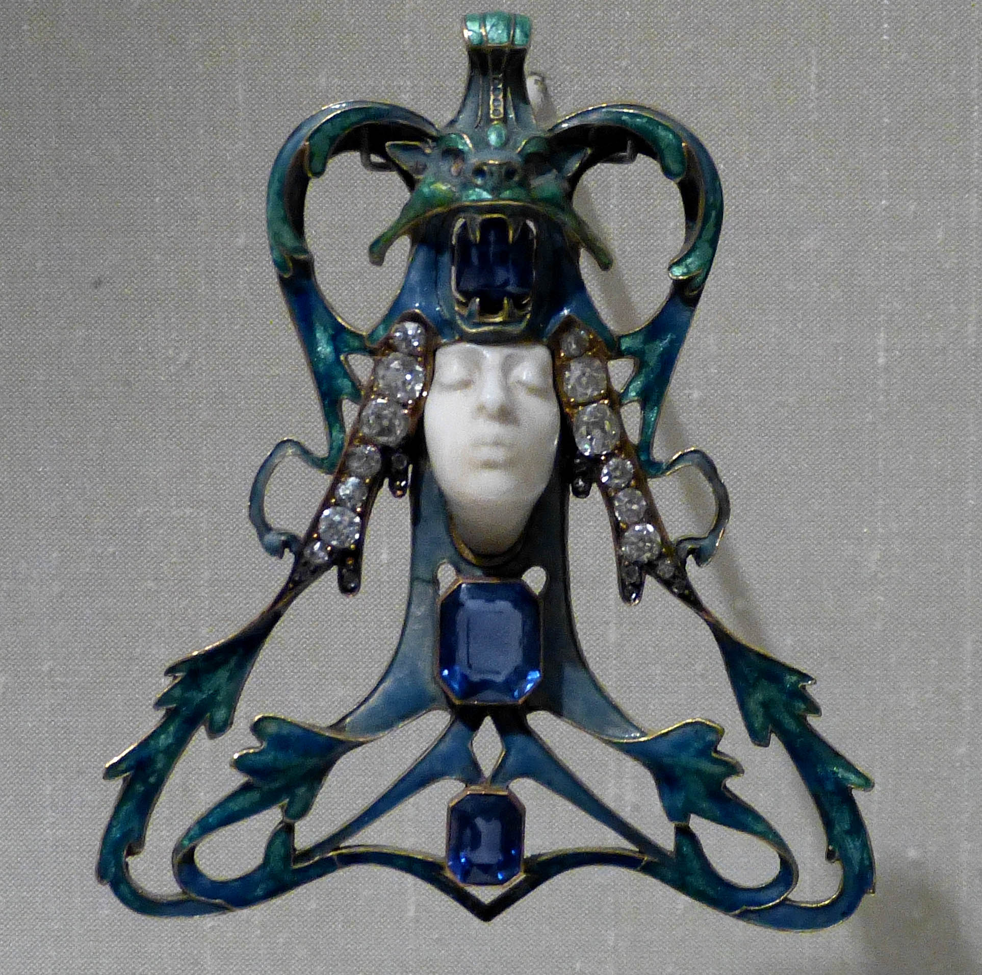 Broche