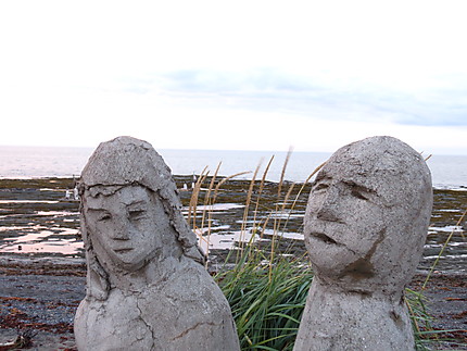 Statues de ciment à Ste-Flavie