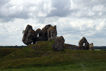 Clonmacnoise castle