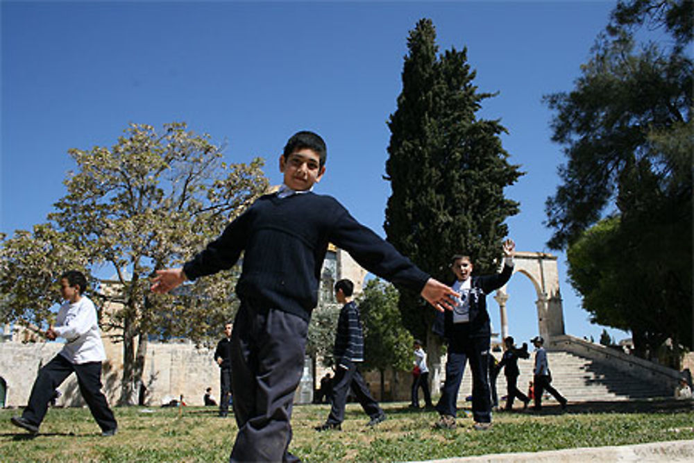 Partie de foot sur l'Esplanade des Mosquées