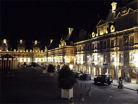Place Ducale .. la nuit Place Ducale .. la nuit