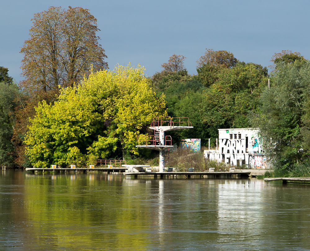 Baignade au bord de la Marne