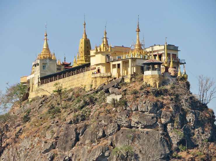 Monastère Taung Kalat, Mont Popa, Birmanie
