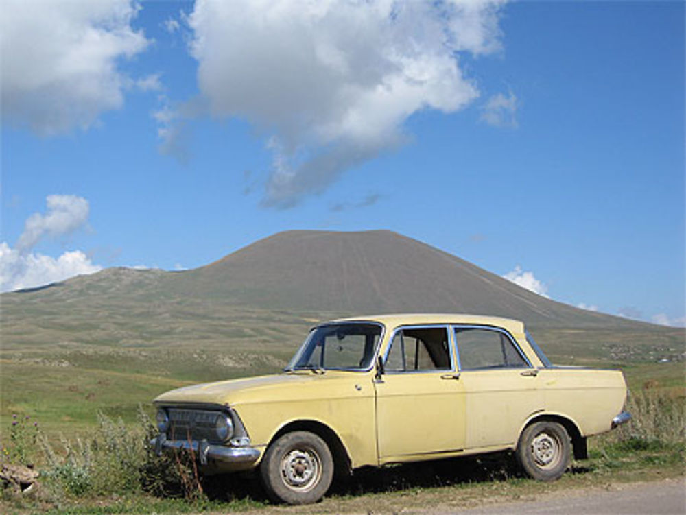 Vieille Volga vers le lac Sevan