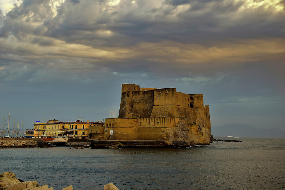 Castel dell'Ovo à la tombée du jour, Naples