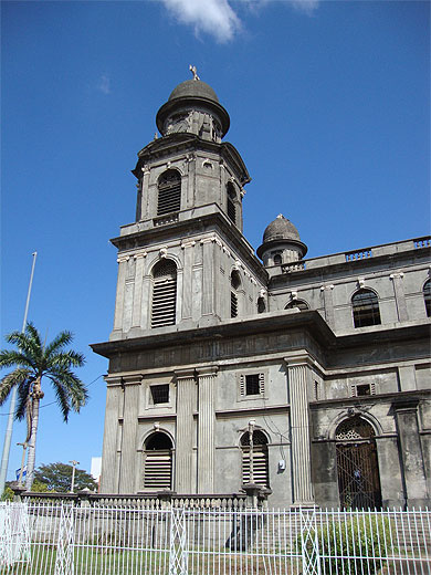 Clochers de la Cathédrale de Managua Clochers de la Cathédrale de Managua