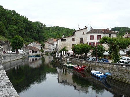 Petits bateaux sur la Dronne Petits bateaux sur la Dronne