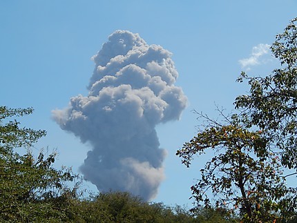 Eruption du Momotombo à 9 h 15 le 2 mars 2016