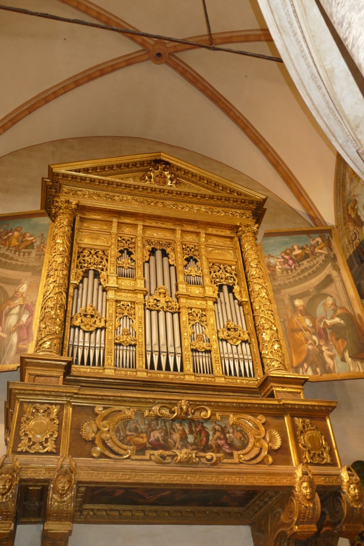 L'orgue de Cornu Evangelii L'orgue de Cornu Evangelii