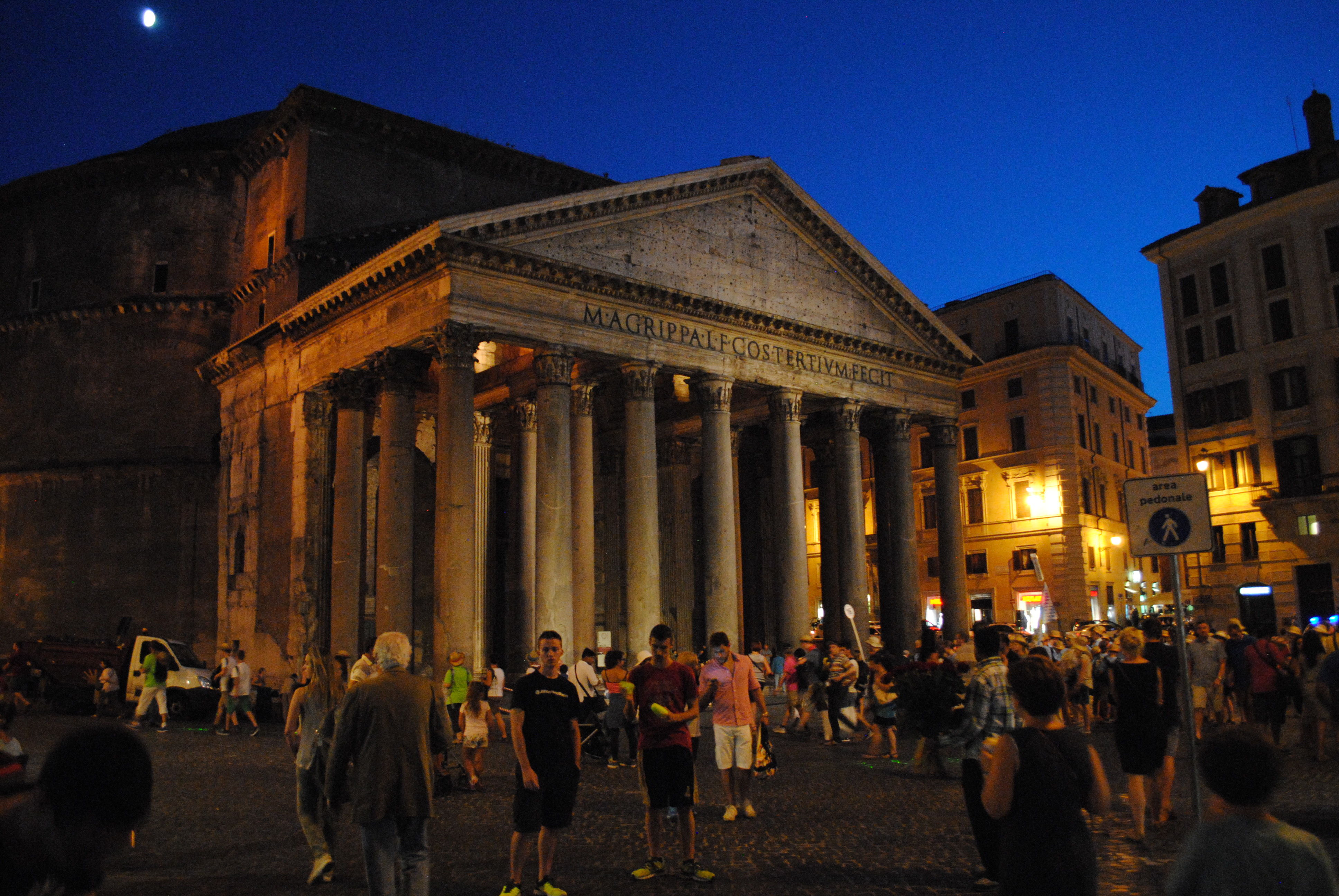 Le Panthéon la nuit
