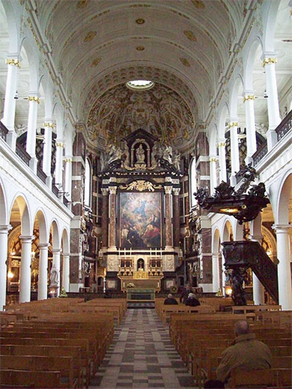 Intérieur de l'église Saint-Charles-Borromée