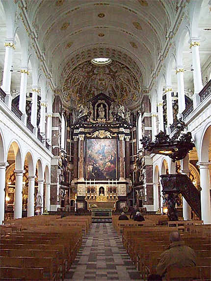 Intérieur de l'église Saint-Charles-Borromée