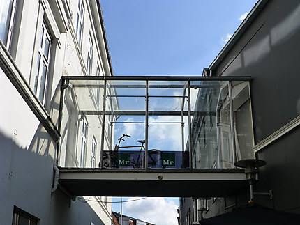 Vélo sur la passerelle