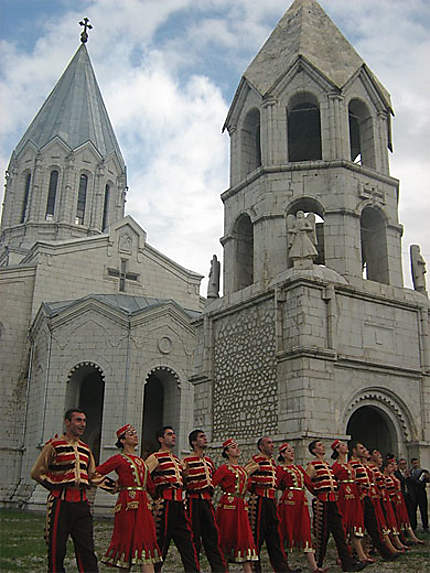 Célébration devant l'église Ghazantchetsots