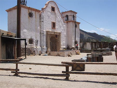 Old Tucson studios- église mexicaine Old Tucson studios- église mexicaine
