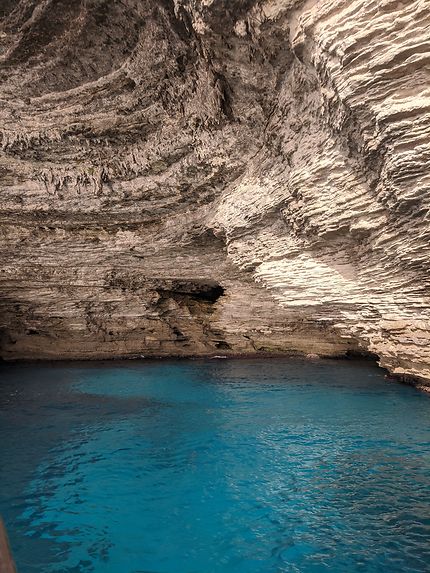 Grotte aux eaux bleues
