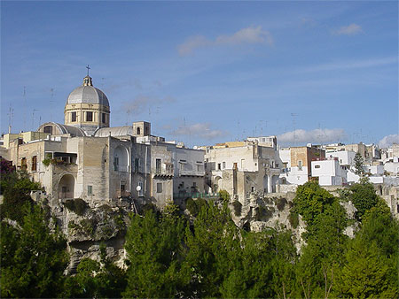 Maisons dans la gravina de Massafra Maisons dans la gravina de Massafra