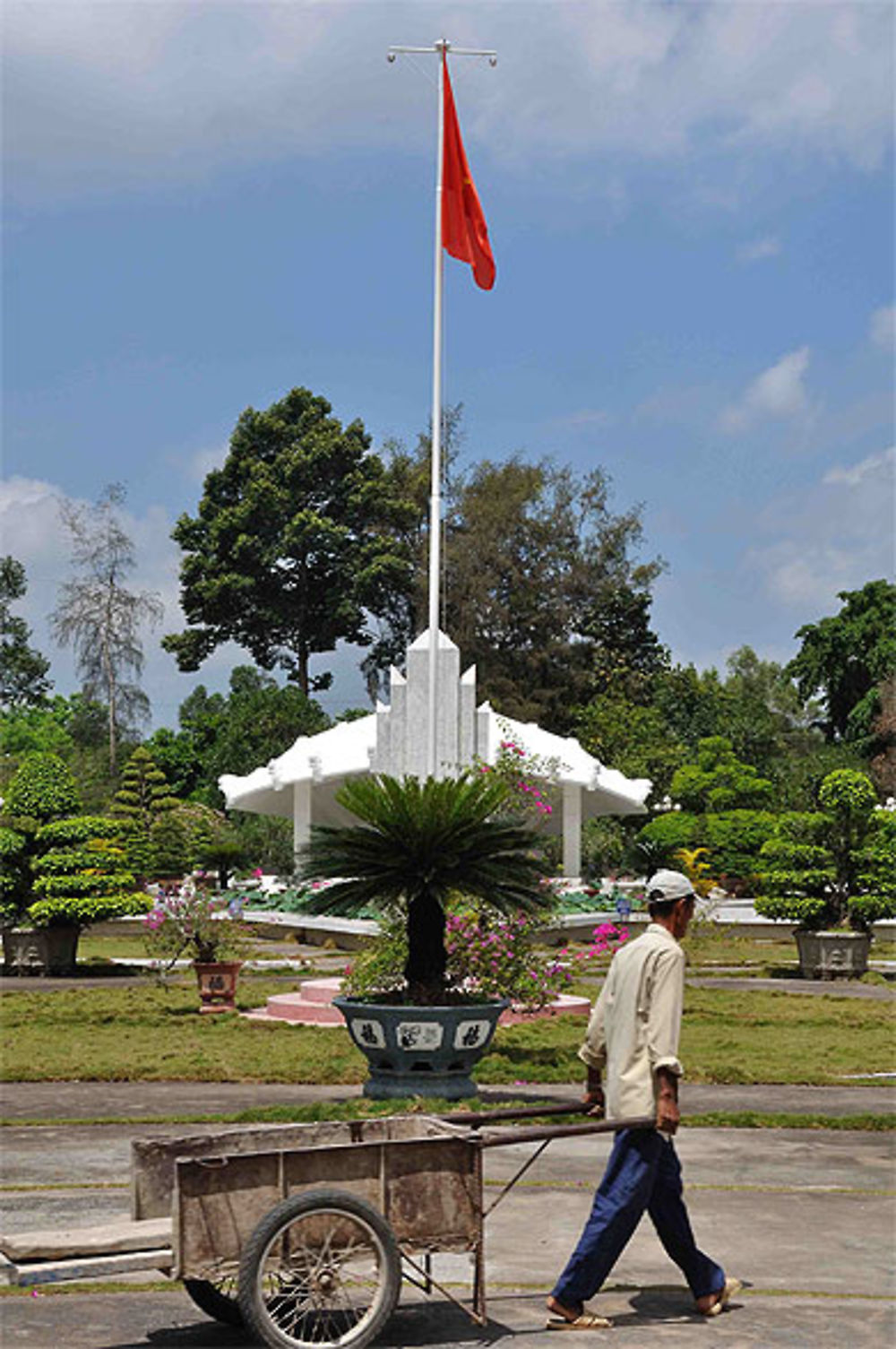 Cénotaphe de Nguyen Sinh Sac