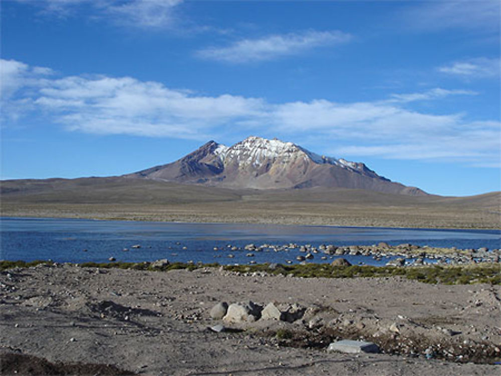 Montagnes et lac