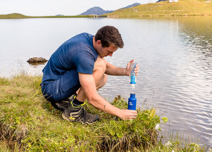 Comment purifier de l'eau en randonnée ou chez soi ?
