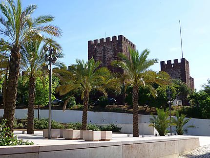 Place devant le château