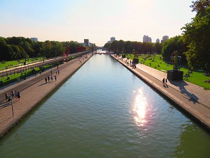 Le canal de l'Ourcq (parc de la Villette)