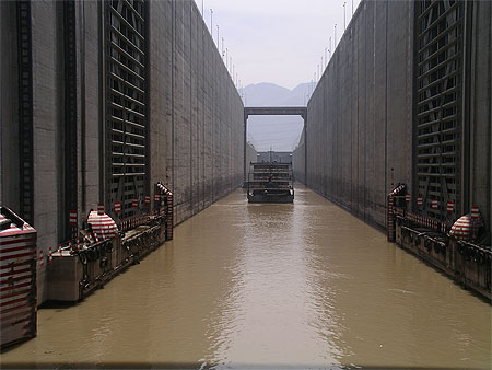 Ecluse du barrage des 3 gorges, sur le Yang Tseu Ecluse du barrage des 3 gorges, sur le Yang Tseu