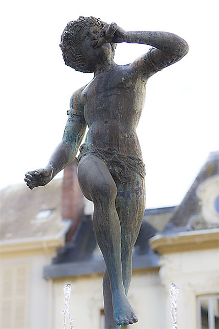 Aix les Bains - Place Carnot - Le joueur de flûte de la fontaine