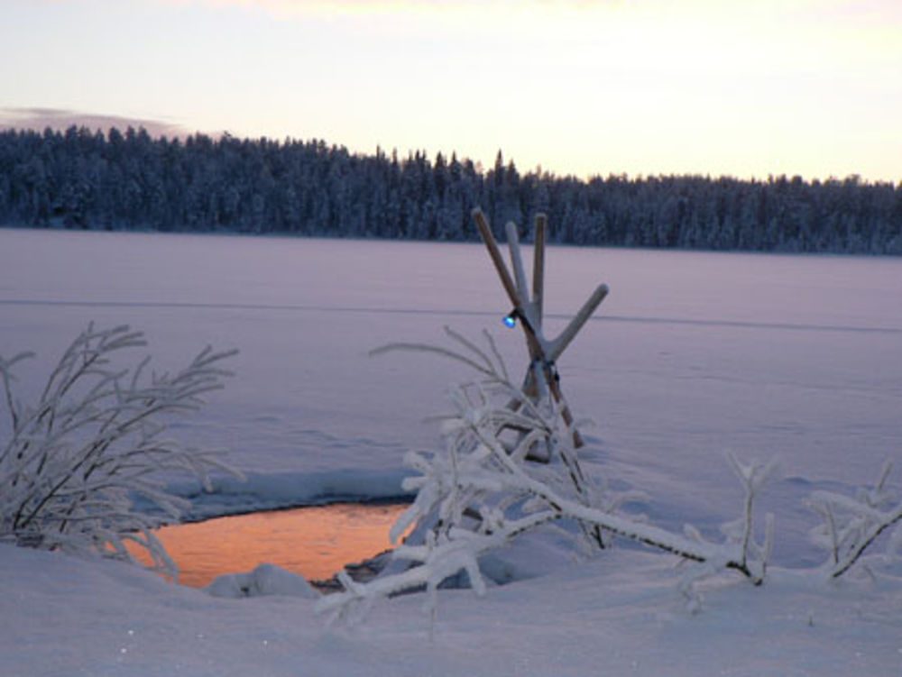 Trou dans la glace