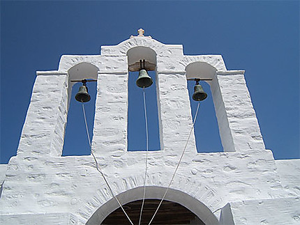 Trois cloches du monastères de Parikia