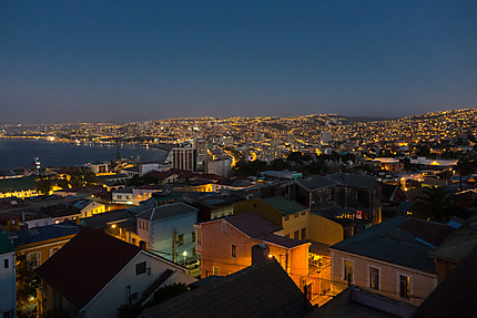 La nuit tombe sur Valparaiso