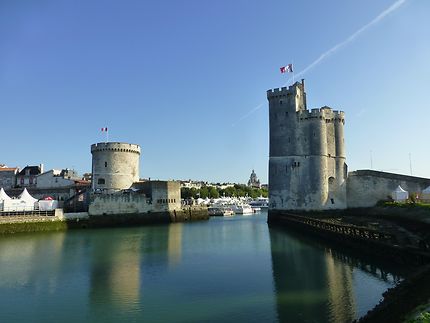 Les deux tours médiévales du Vieux-Port