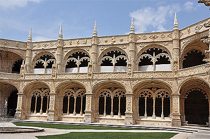 Le cloître du Monastère des Hiéronymites