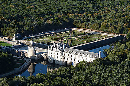 Château de Chenonceau depuis une montgolfière