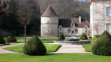 Abbaye de Fontenay - Le pigeonnier et le chenil
