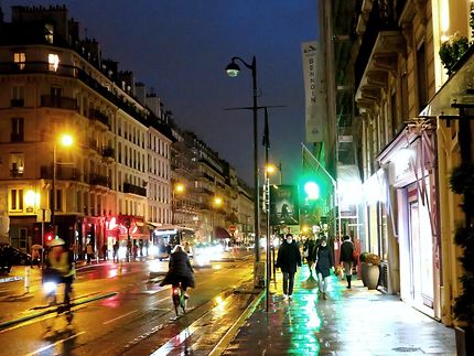 Paris la nuit, scène de rue 