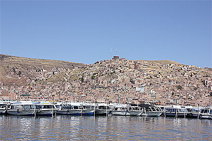 Port et baie de Puno