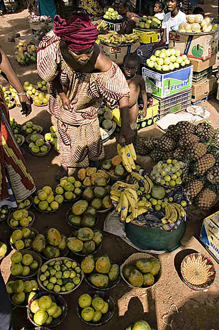 Marché de fruits sur la route à la sortie de Ouaga