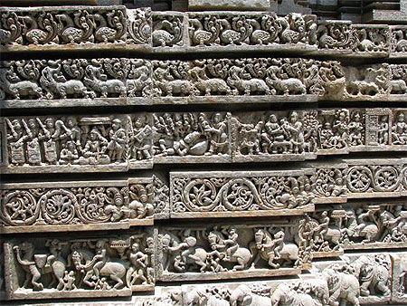 Les sculptures au temple de Chennakeshava